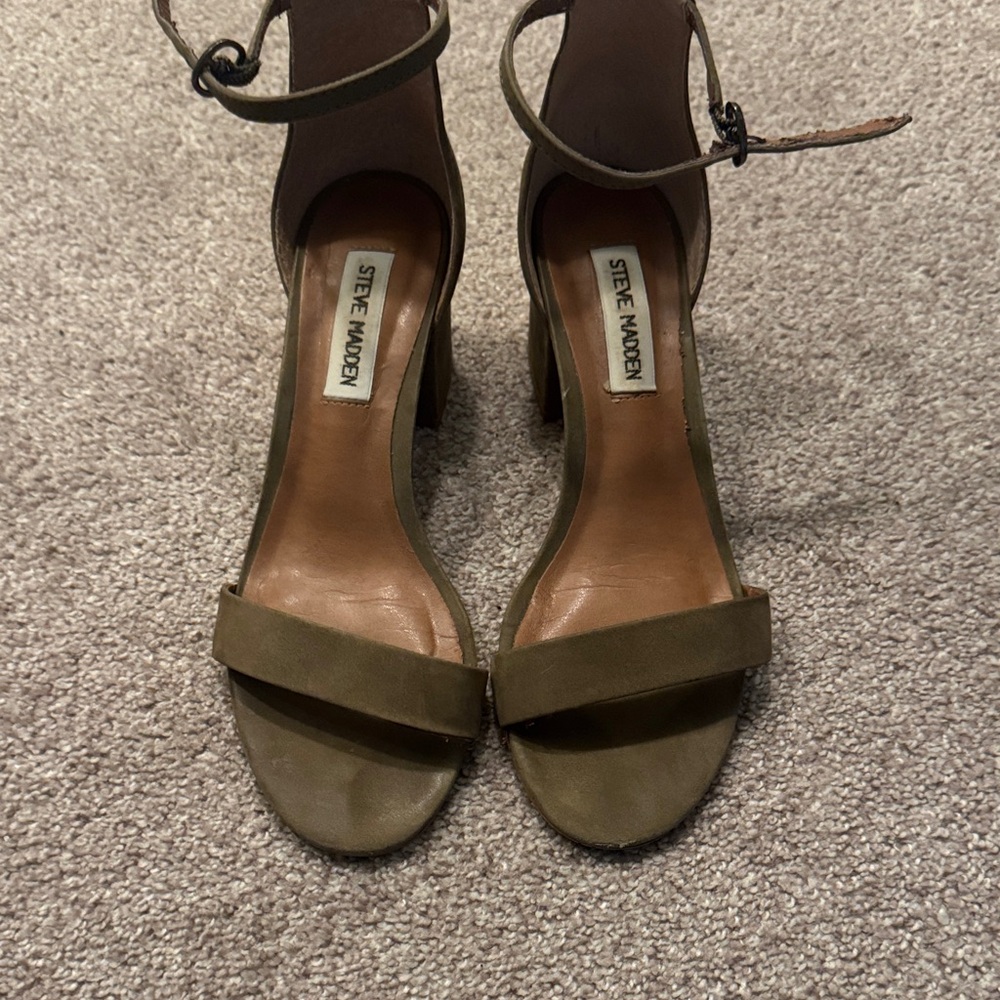 Steve Madden Women's olive green 6.5 short heels classic